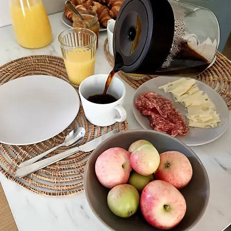 Tunnelmallinen Yksioe Kaupungin Laeheisyydessae