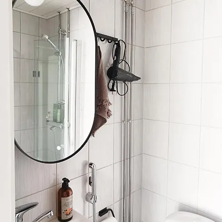 Tunnelmallinen Yksioe Kaupungin Laeheisyydessae *