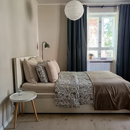 Tunnelmallinen Yksioe Kaupungin Laeheisyydessae